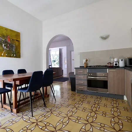 Sky Terrace Near Spinola Bay T3 *